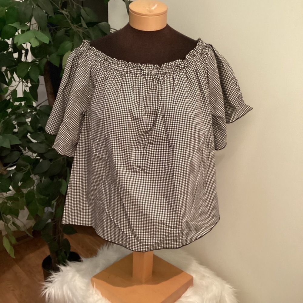 Lane Bryant On or Off shoulder blouse Woman’s size 14/16 black and white